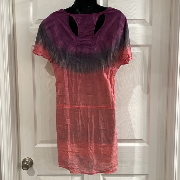 2 Multicolored Tops - Picture 4 of 7